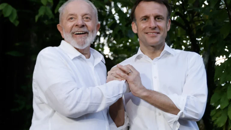 celebrado-por-prefeita,-lula-inaugura-‘floresta-urbana’-em-paris