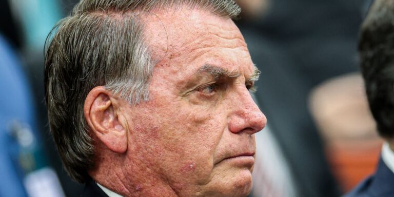 bolsonaro-conta-que-deu-r$-2-milhoes-ao-filho-eduardo-que-esta-nos-eua