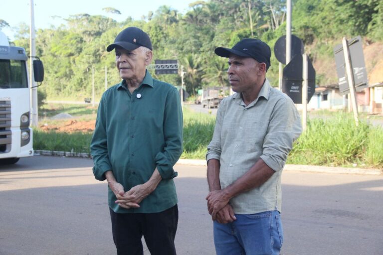 prefeito-marcos-medrado-acompanha-a-instalacao-da-nova-iluminacao-do-entroncamento-de-valenca