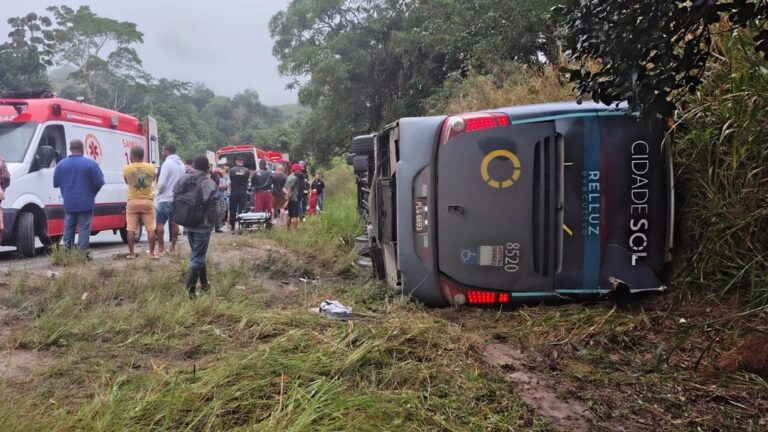 onibus-tomba-na-ba-120-e-deixa-duas-mulheres-mortas-no-sul-da-bahia