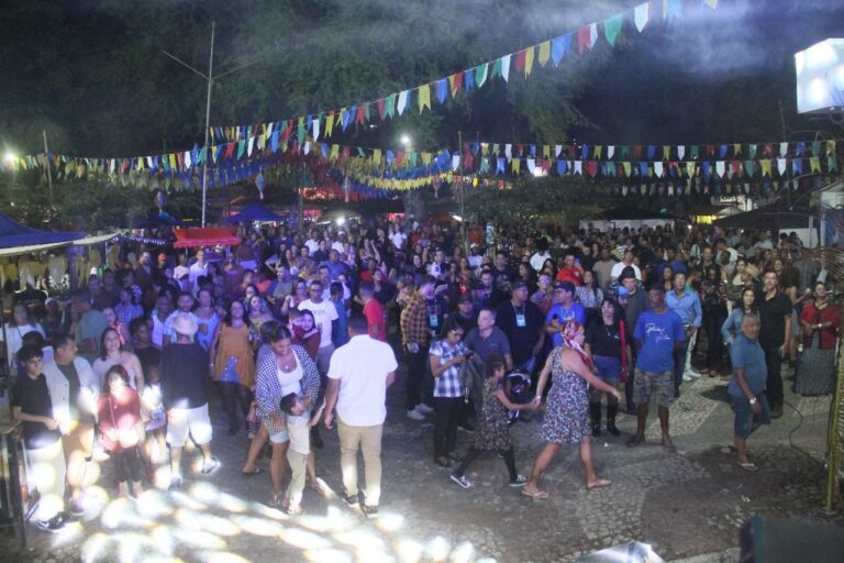 sao-joao-de-valenca-tem-inicio-com-forro,-tradicao-e-seguranca-na-vila-operaria