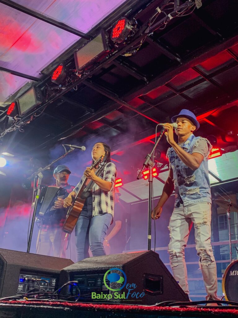 quarta-noite-do-sao-joao-de-valenca-lota-praca-com-shows,-cultura-e-seguranca-reforcada