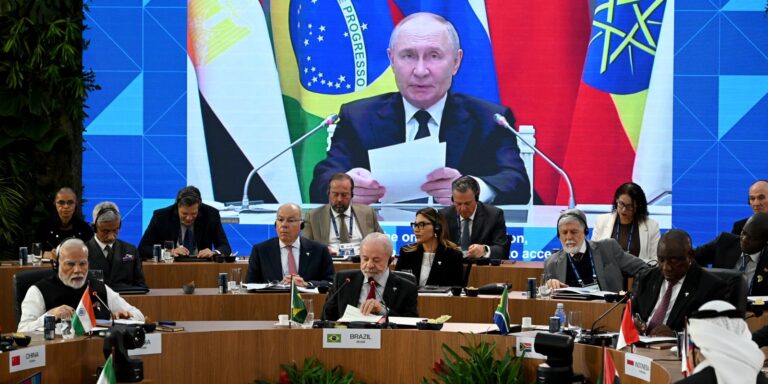 putin-defende-uso-de-moedas-locais-em-transacoes-de-paises-dos-brics