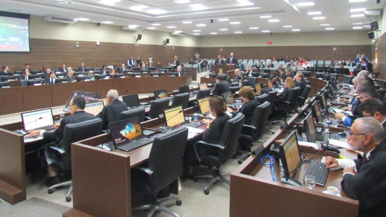 tribunal-pleno-aprova-aumento-de-gratificacoes-para-servidores-com-retroativo-a-maio