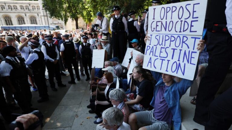 policia-prende-dezenas-de-apoiadores-de-grupo-pro-palestino-banido-do-reino-unido