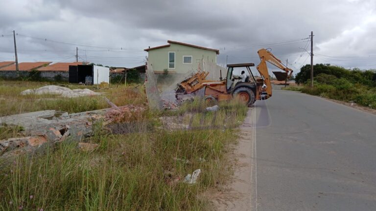 prefeitura-de-camacari-derruba-construcoes-ilegais-de-empresarios-ligados-a-antiga-gestao