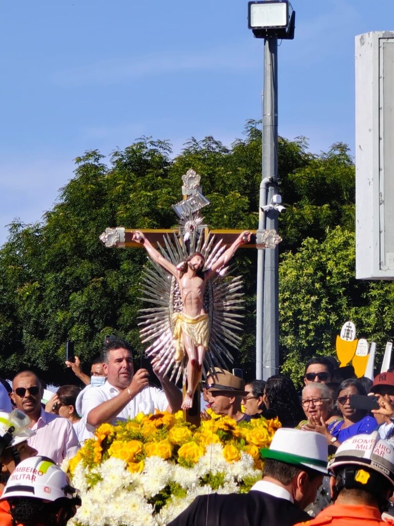 milhares-de-fieis-celebram-o-bom-jesus-em-romaria-historica-na-capital-baiana-da-fe