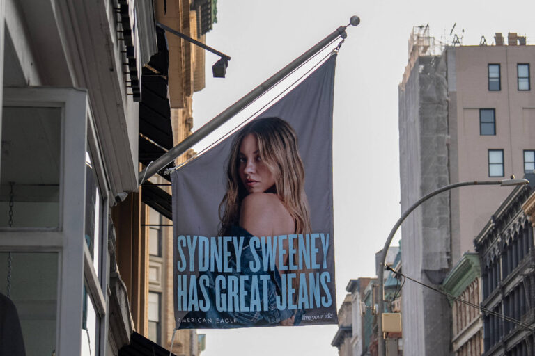 direita-dos-eua-inflou-debate-sobre-propaganda-de-jeans-com-sydney-sweeney;-entenda