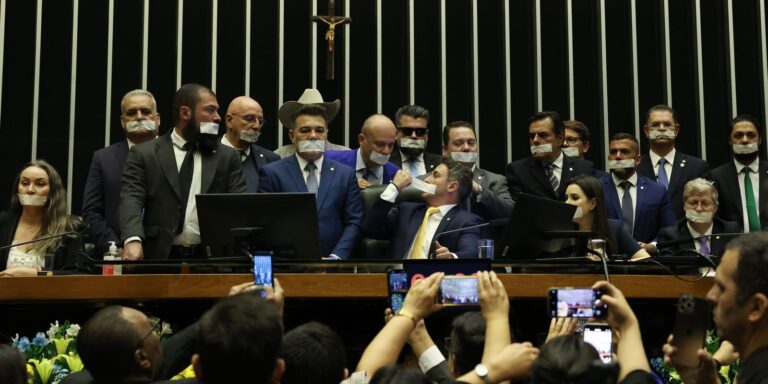 oposicao-mantem-ocupacao-no-senado-contra-prisao-de-bolsonaro