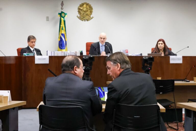 acao-penal-contra-bolsonaro-e-mais-7-por-tentativa-de-golpe-de-estado-entra-na-reta-final