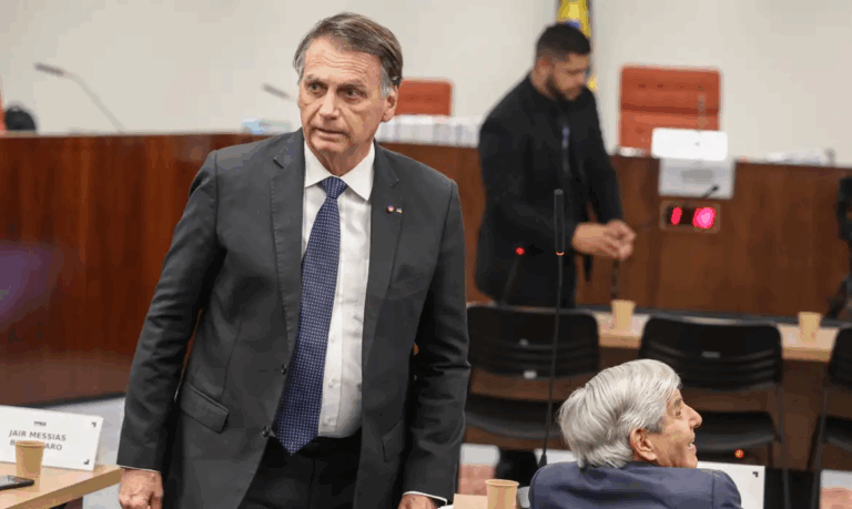 prisao-domiciliar:-saiba-o-que-bolsonaro-esta-proibido-de-fazer