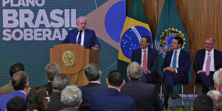 lula-assina-plano-brasil-soberano,-com-r$-30-bilhoes-para-exportadores