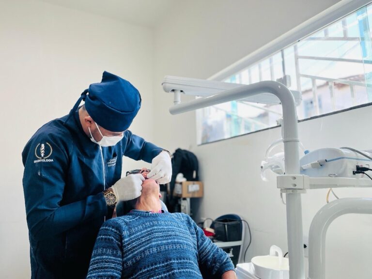 prefeitura-de-valenca-entrega-mais-de-170-proteses-dentarias-pelo-programa-sorrir-de-novo