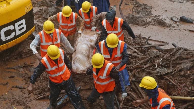 deslizamento-de-terra-na-india-mata-60-pessoas-e-deixa-200-desaparecidos