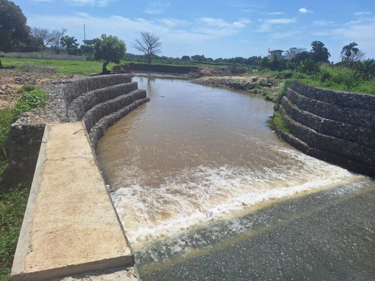 republica-dominicana-quer-reverter-conquista-popular-que-alimenta-milhares-no-haiti