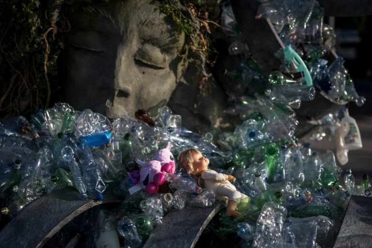 impasse-com-paises-petroleiros-barra-acordo-global-contra-poluicao-por-plastico