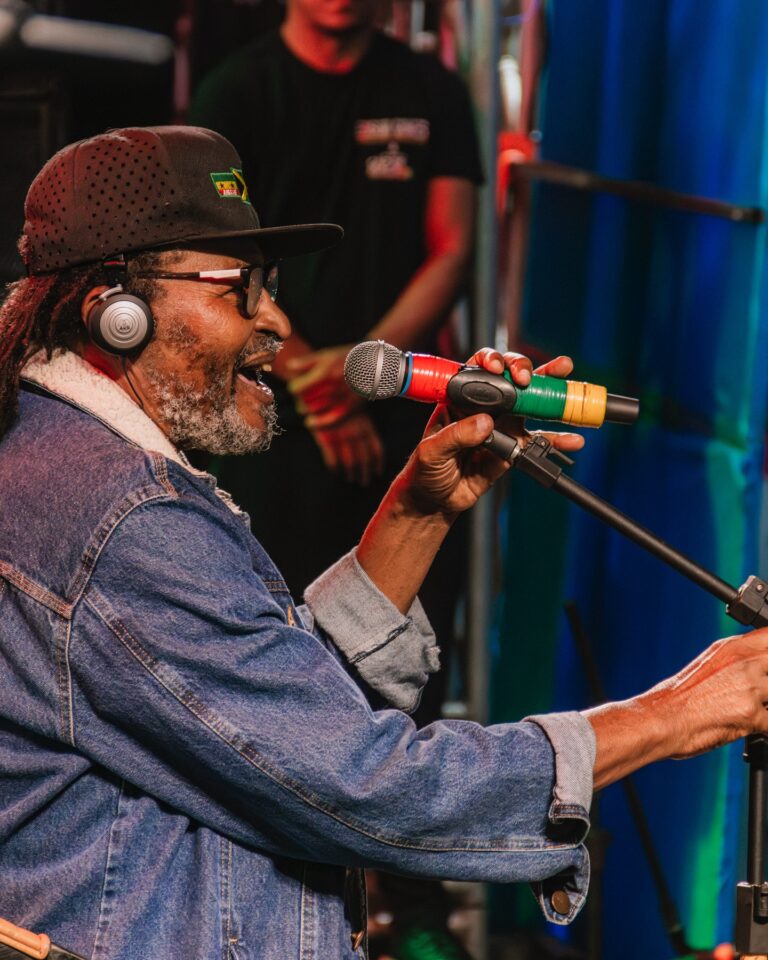 edson-gomes-encanta-multidao-em-show-historico-nos-116-anos-de-itubera