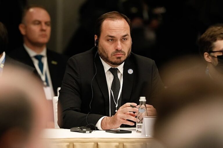 carlos-bolsonaro-chama-governadores-de-direita-de-ratos,-canalhas-e-oportunistas