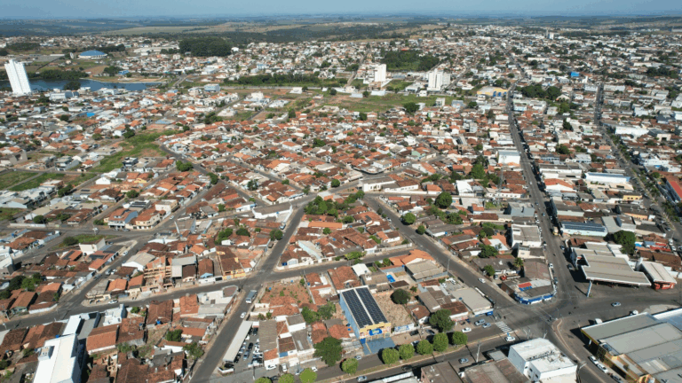 prefeitura-de-catalao-(go)-abre-concurso-com-140-vagas-e-salarios-de-ate-r$-9,9-mil