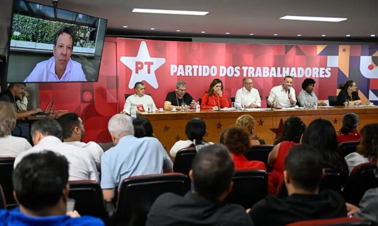 haddad:-20-milhoes-de-brasileiros-nao-deveriam-estar-pagando-ir