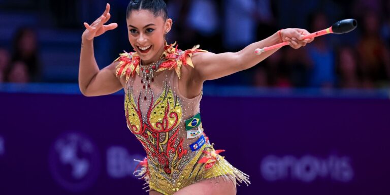 mundial-de-ginastica-ritmica:-barbara-domingos-alcanca-feito-inedito