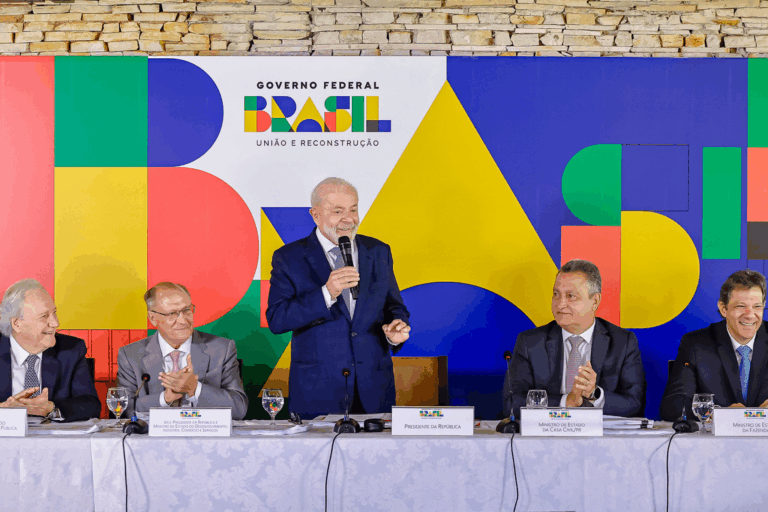 com-tarifaco-na-mira,-lula-realiza-nesta-terca-feira-a-2a-reuniao-ministerial-do-ano