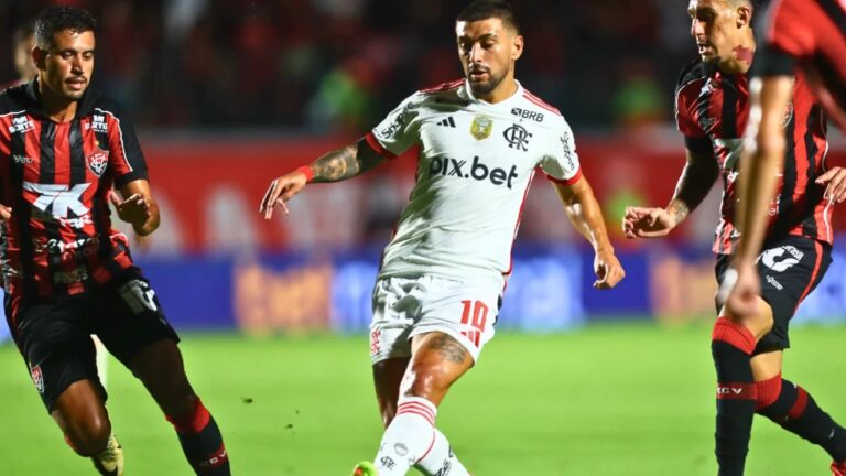 vexame-historico:-flamengo-goleia-o-vitoria-por-8-a-0-e-faz-o-maracana-ferver