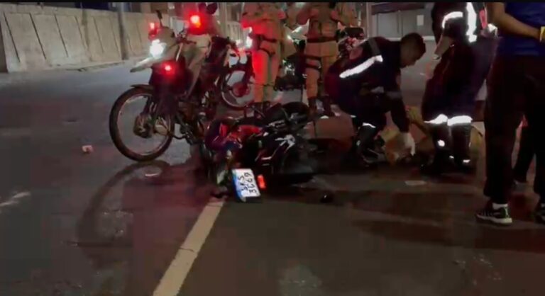 atencao:-colisao-entre-motocicleta-e-ecosport-deixa-transito-parado-na-pituba