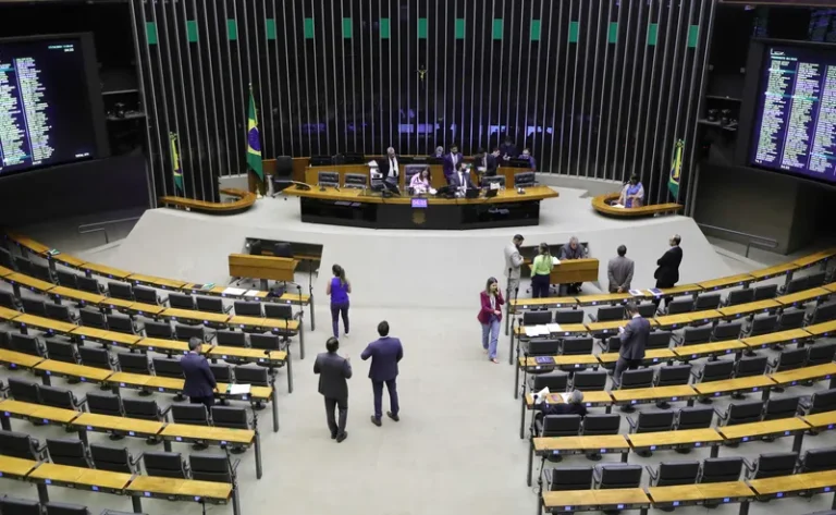 senado-aprova-mudancas-da-camara-em-lei-de-protecao-as-criancas-nas-redes