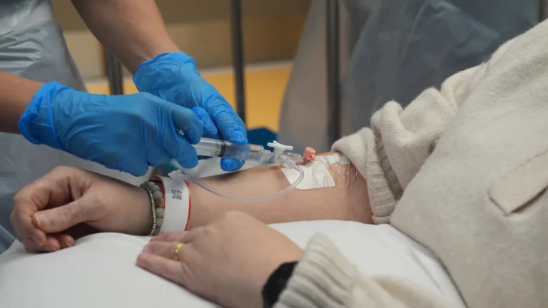 surto-de-salmonela-deixa-quase-200-pessoas-doentes-em-hotel-na-espanha