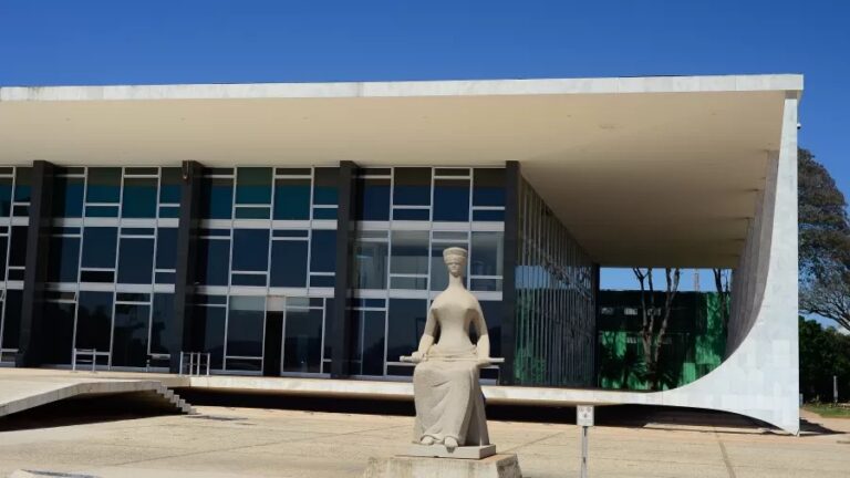 julgamento-de-bolsonaro-no-stf-atrai-mais-de-3,5-mil-inscritos-e-bate-recorde-de-publico