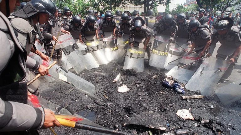 protestos-na-indonesia-extrapolam-causa-inicial,-e-presidente-cancela-ida-a-china