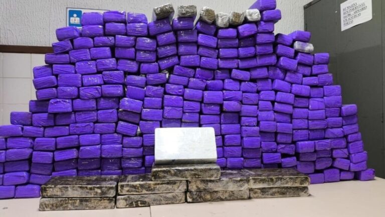 van-de-turismo-e-flagrada-com-267-kg-de-drogas-na-bahia