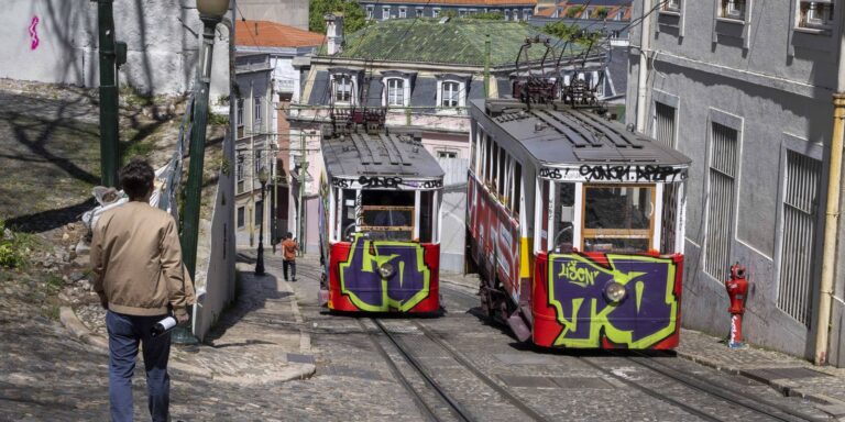 Acidente com bondinho em Lisboa deixa 15 mortos acidente-com-bondinho-em-lisboa-deixa-15-mortos