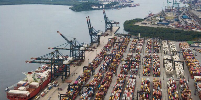 quase-us$-228-bi:-balanca-comercial-registra-recorde-em-exportacoes