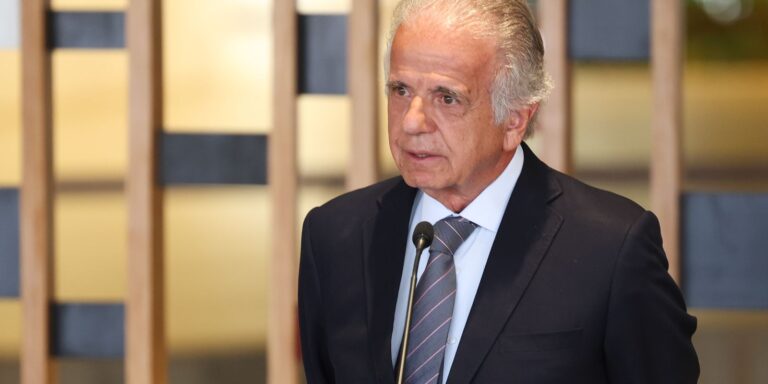 crise-entre-venezuela-e-eua-preocupa,-diz-ministro-da-defesa-do-brasil