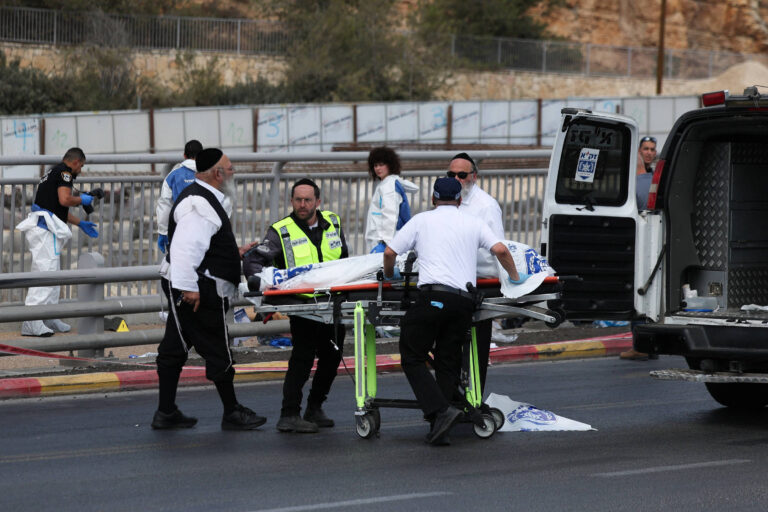 atentado-em-ponto-de-onibus-deixa-ao-menos-6-mortos-e-11-feridos-em-jerusalem;-veja-video