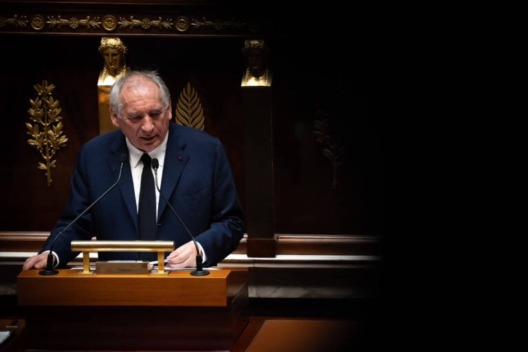 premie-frances-destituido-entrega-cargo,-e-macron-avalia-nome-de-sucessor
