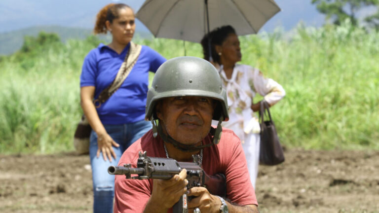 venezuela-comeca-o-treinamento-de-civis-para-enfrentar-os-eua;-veja-como-e