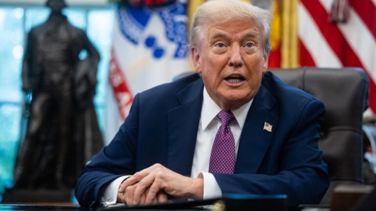 Trump anuncia processo contra o NYT por difamação: porta-voz da esquerda radical trump-anuncia-processo-contra-o-nyt-por-difamacao:-porta-voz-da-esquerda-radical