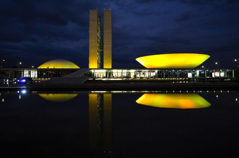 apos-votarem-a-favor-da-pec-da-blindagem,-deputados-pedem-desculpas-nas-redes-sociais