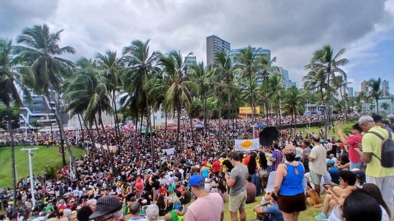 protesto-contra-pec-da-blindagem-reune-milhares-de-pessoas-em-salvador-neste-domingo