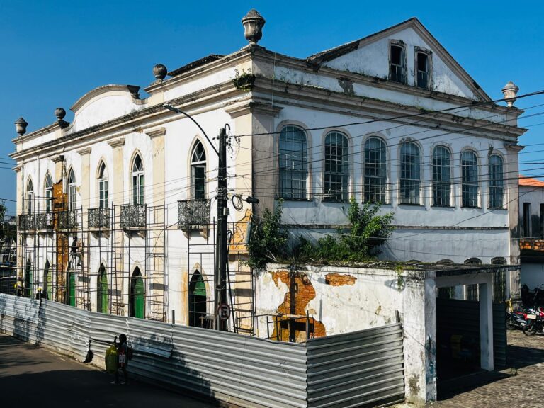 prefeitura-inicia-recuperacao-da-fachada-do-predio-da-antiga-camara-de-vereadores-de-valenca