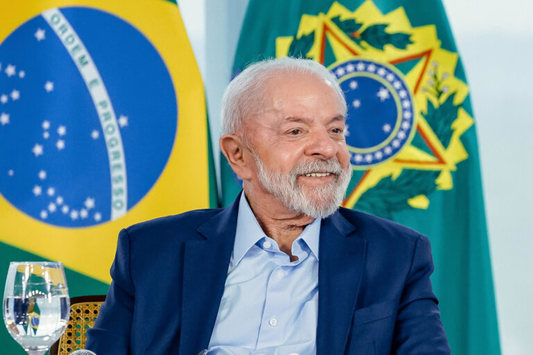 lula-diz-que-manifestacoes-sao-espetaculo-da-democracia