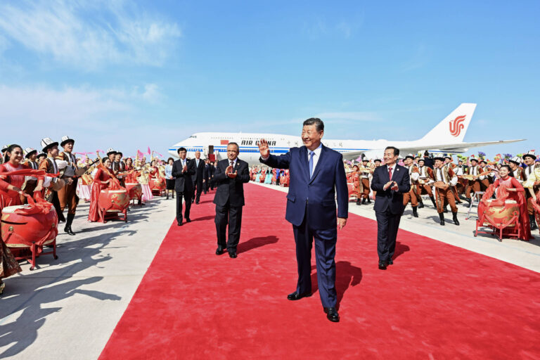 em-ato-de-unificacao-nacional,-xi-se-torna-primeiro-lider-da-china-a-visitar-regiao-autonoma