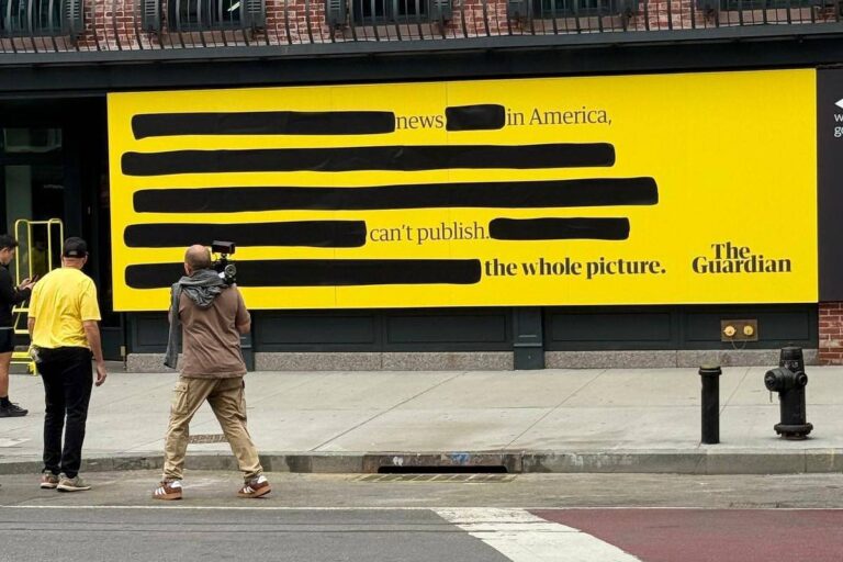 jornal-the-guardian-lanca-campanha-interativa-em-nova-york-contra-censura