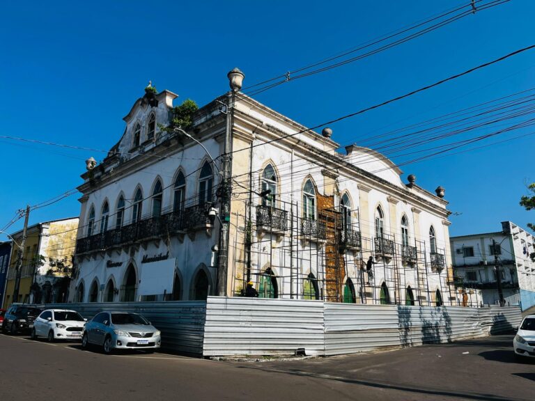prefeitura-inicia-recuperacao-da-fachada-do-predio-da-antiga-camara-de-vereadores-de-valenca