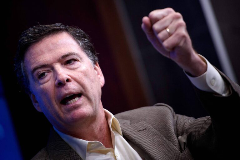 juri-indicia-ex-diretor-do-fbi-critico-a-trump-apos-pressao-do-governo