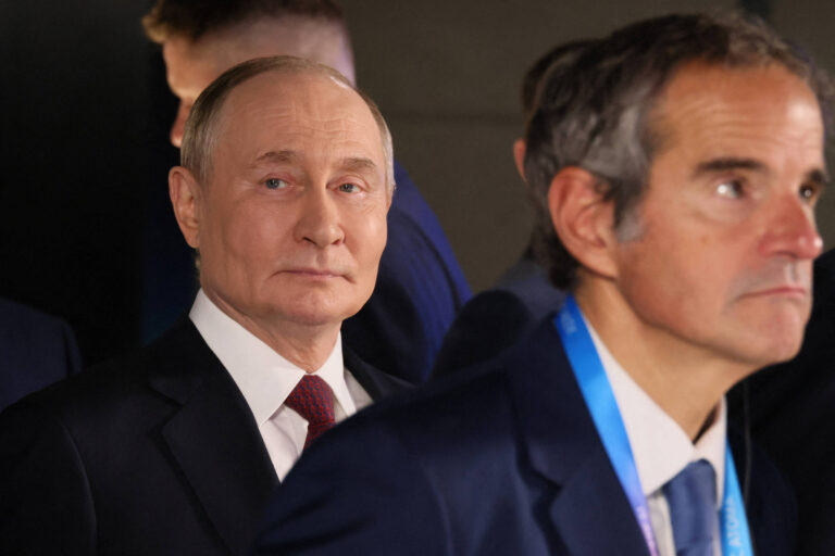 sob-cerco-do-ocidente,-putin-expande-diplomacia-nuclear-da-russia