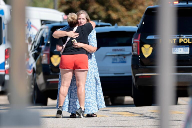 ex-fuzileiro-invade-igreja-mormon-em-michigan,-provoca-incendio-e-mata-ao-menos-4